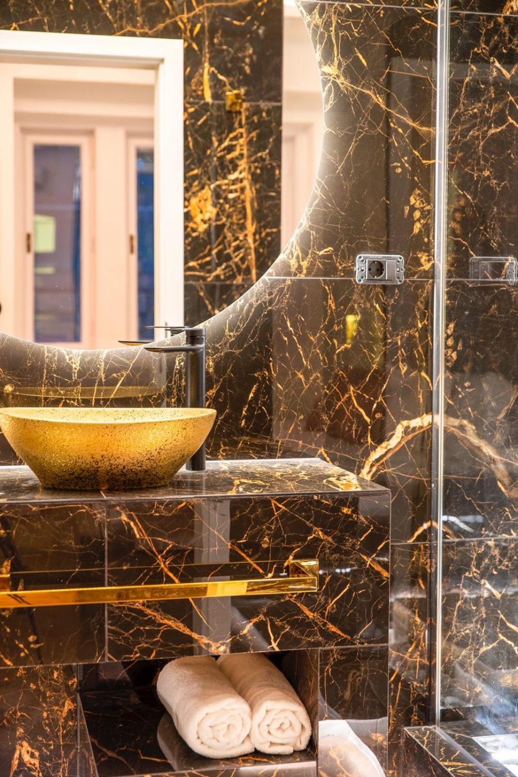 Vip Jacuzzi Luxury Lejlighed Budapest Eksteriør billede