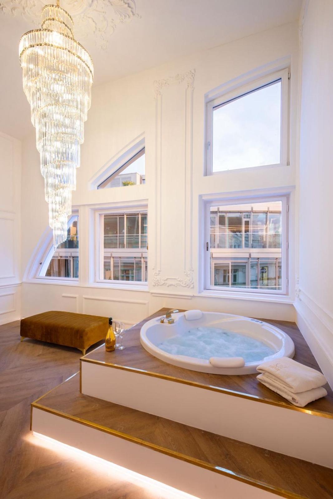 Vip Jacuzzi Luxury Lejlighed Budapest Eksteriør billede